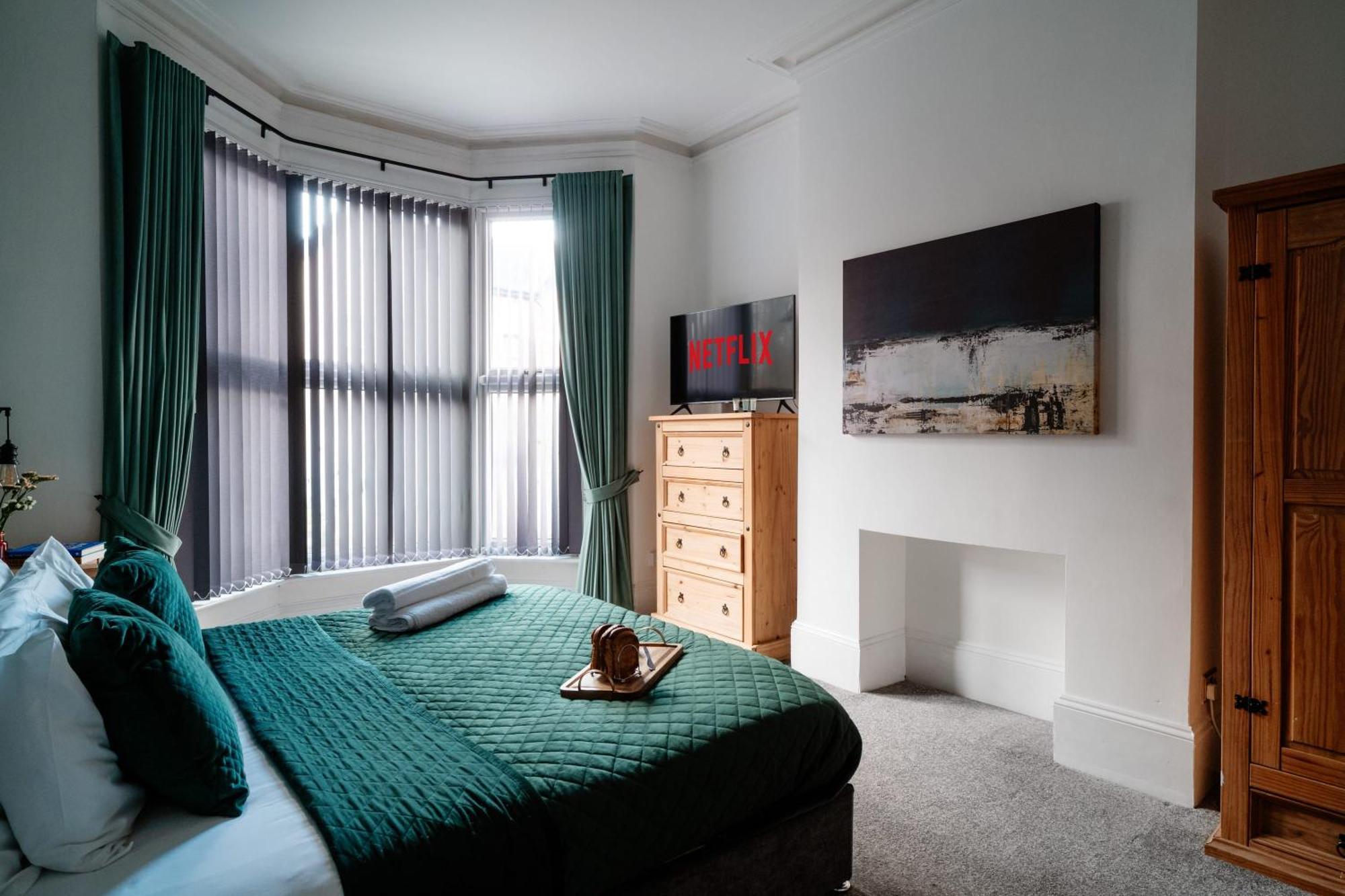 Spacious Centre Family Contractors Wifi * Birmingham