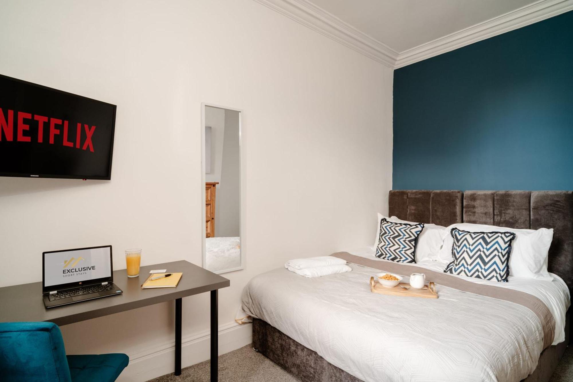 Holiday home Spacious Centre Family Contractors Wifi *